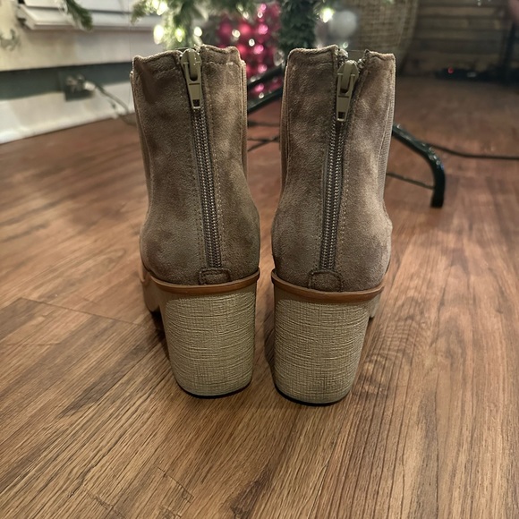 Super cute fun bootie for the cold weather!! - Picture 2 of 2